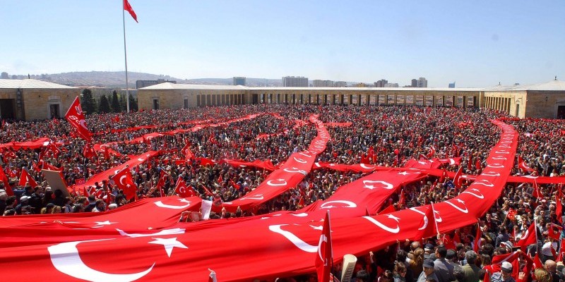 Protect Your Republic Protest by とある白い猫 - Selahattin Sönmez via Wikimedia Commons
