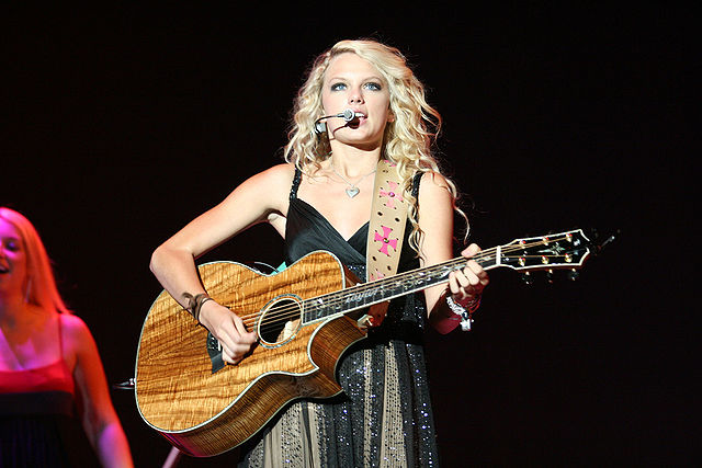 "Taylor Swift Performing Live"